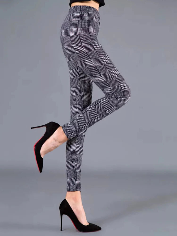 Black and White Vertical Striped Printed Leggings