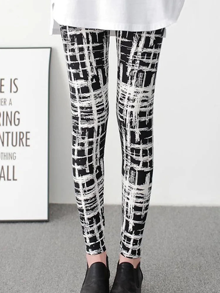 Black and White Vertical Striped Printed Leggings