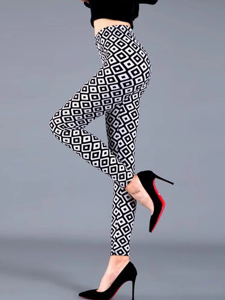 Black and White Vertical Striped Printed Leggings